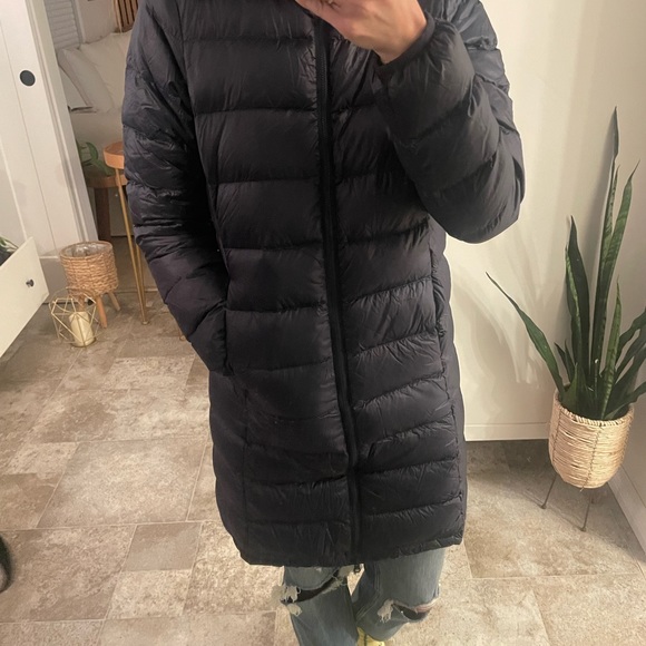 Extra small navy Aritzia parka, Worn only a couple times, extra small - Picture 3 of 3